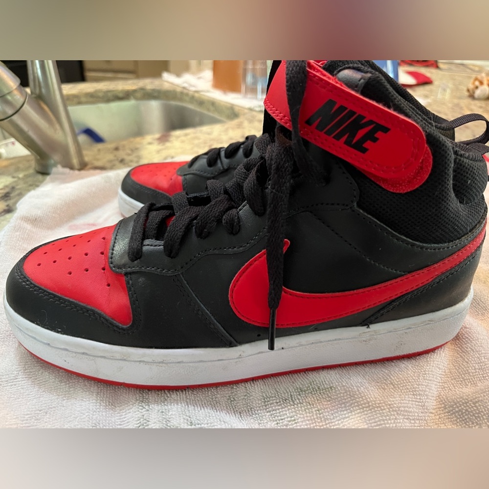 Nike Court Borough MID (GS) size 7Y